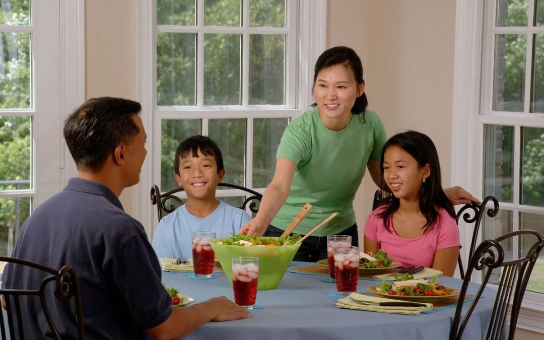 HAVE DINNER REGULARLY AS A FAMILY: YOU WON’T BELIEVE THE BENEFIT!